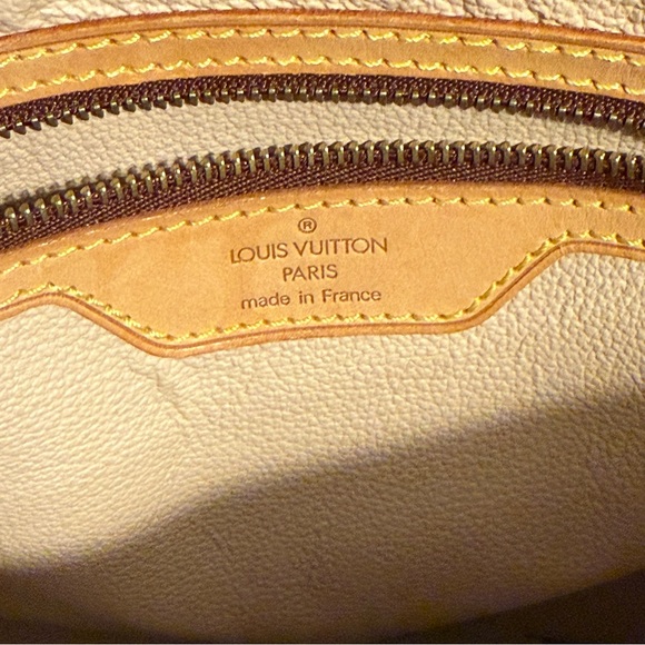 LV Monogram Bucket Bag w/ Tan Accents
Date Code:FL0012. - Picture 7 of 12